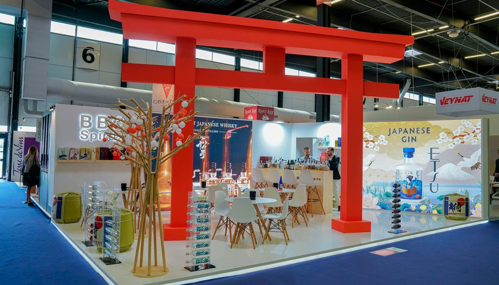 Découvrez comment préparer efficacement votre salon professionnel à Paris avec l'aide d'un standiste expérimenté pour un stand sur mesure et attractif.
