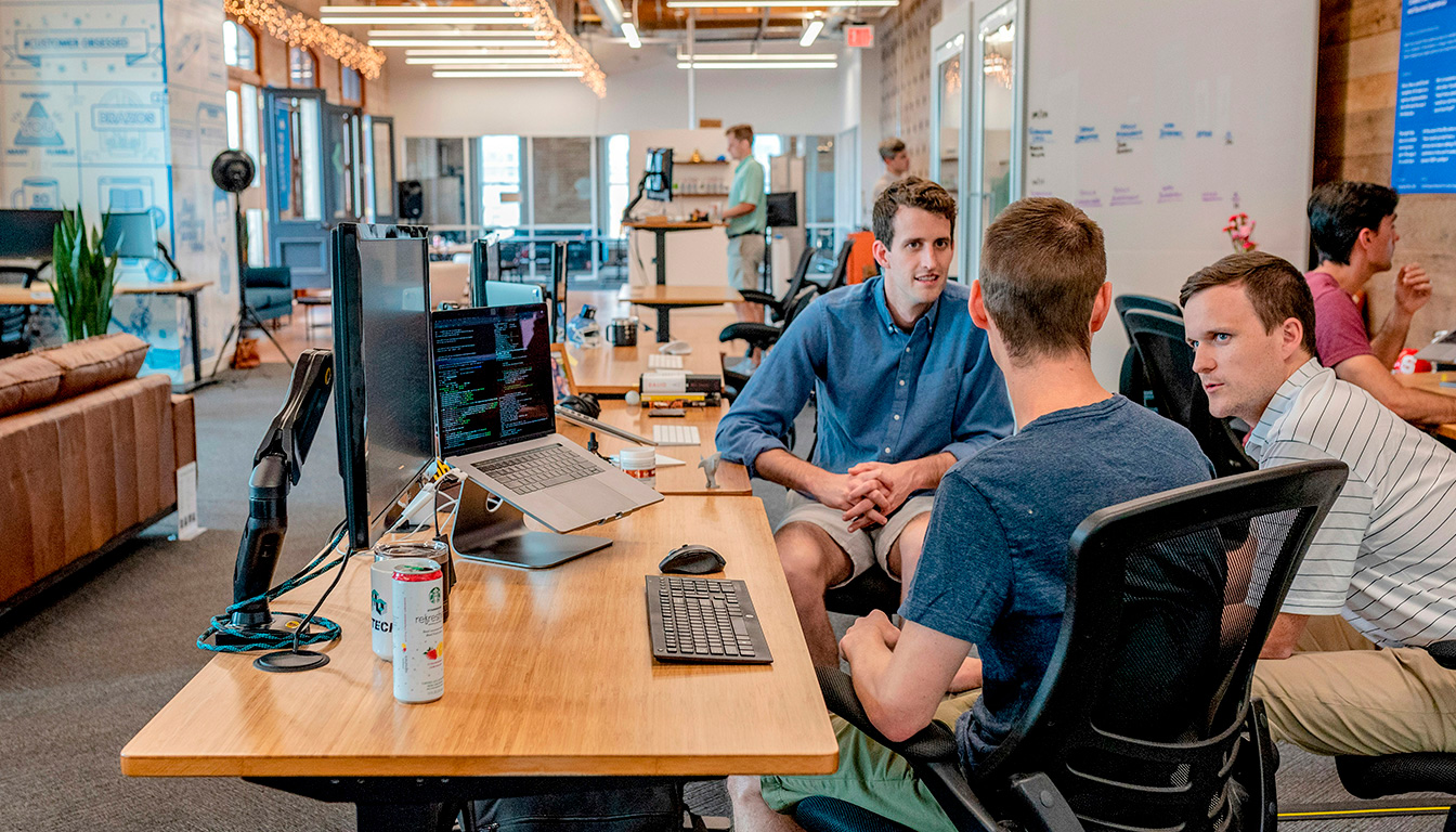 Découvrez pourquoi faire appel à une agence professionnelle est essentiel pour créer un site internet efficace, personnalisé et optimisé pour votre activité.