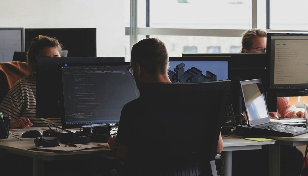 Découvrez les avantages de faire appel à une agence pour créer votre site internet : expertise professionnelle, gain de temps, design personnalisé et optimisation pour le référencement.