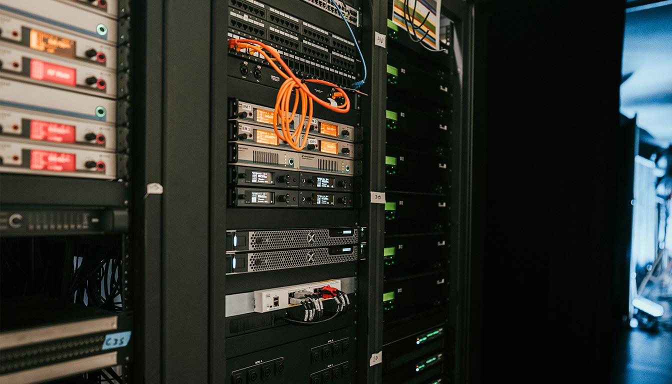 découvrez notre comparaison détaillée entre scaleway et ovh pour choisir l'hébergeur cloud idéal adapté à vos projets, en fonction de vos besoins et de votre budget.