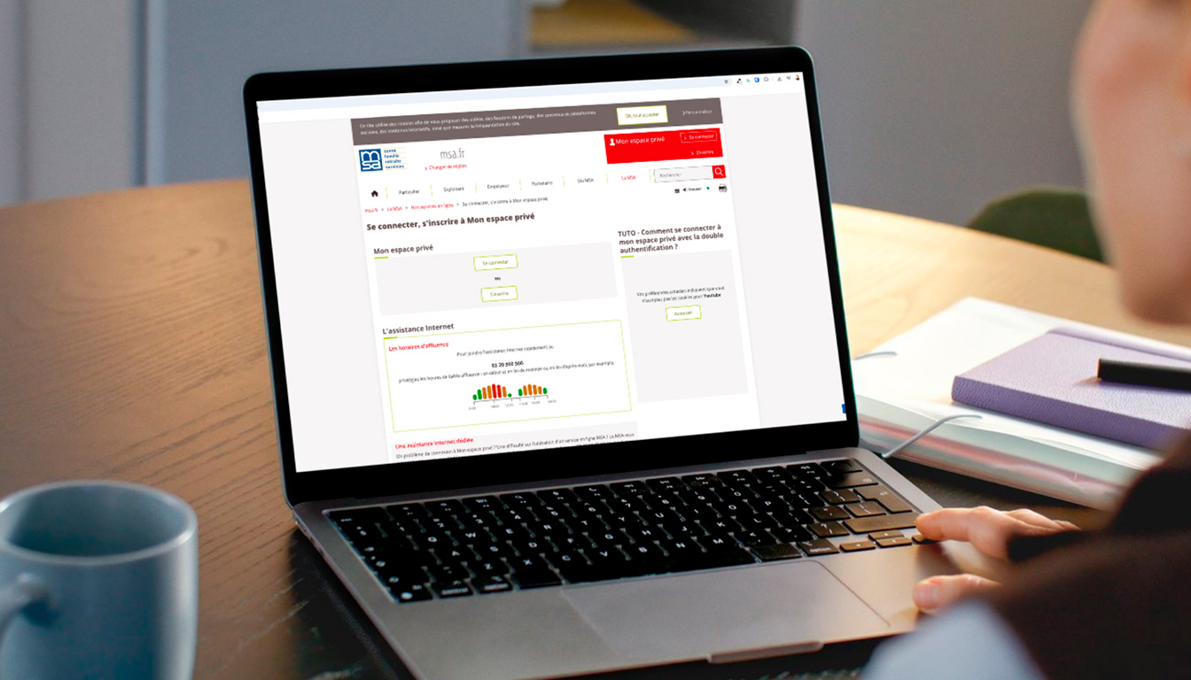 MSA mon compte accéder à — personne utilisant un service bancaire en ligne