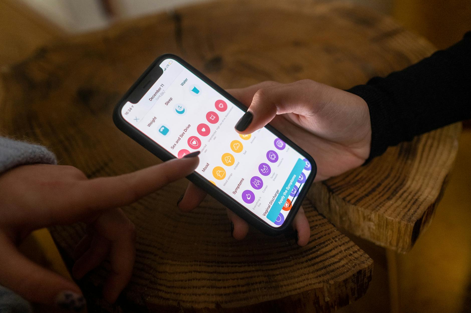 Ameli mon compte connexion, espace — personne utilisant une application d'assurance santé