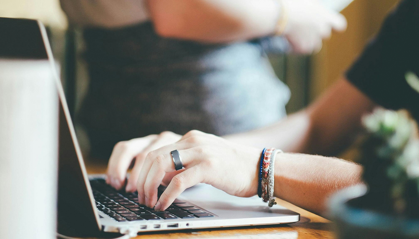 Découvrez les meilleures pratiques de rédaction web pour créer des contenus clairs, engageants et optimisés SEO, afin d'améliorer la visibilité et l'impact de votre site.