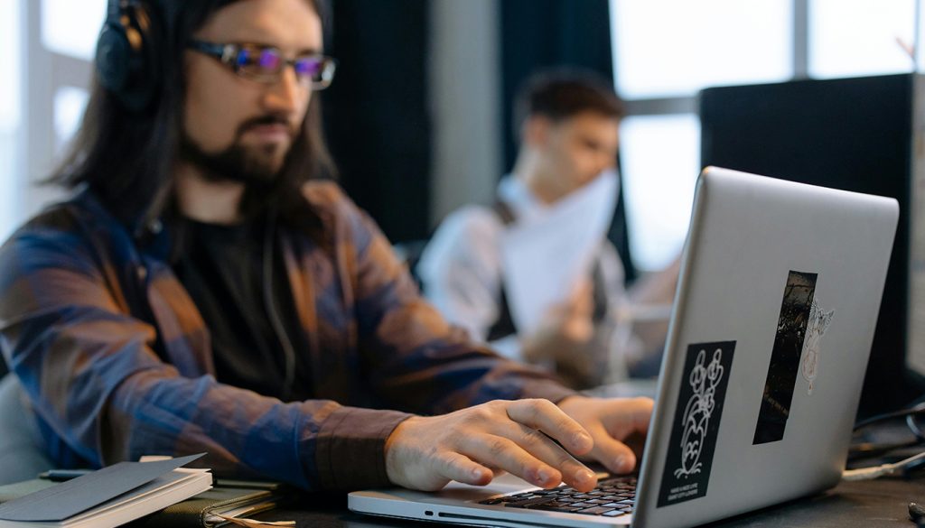 Découvrez les meilleures pratiques de rédaction web pour améliorer la qualité de vos contenus, optimiser leur référencement et captiver votre audience en ligne.