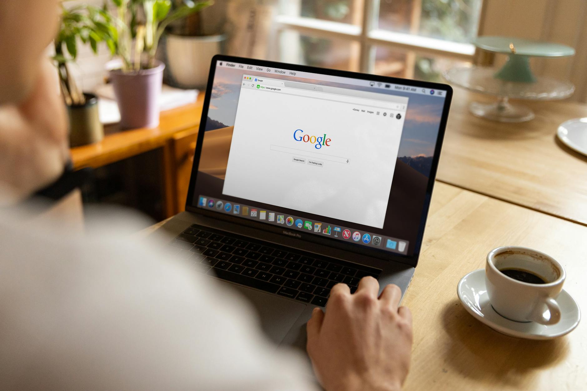 Effectuez une recherche sur Google — écran d'ordinateur barre de recherche google
